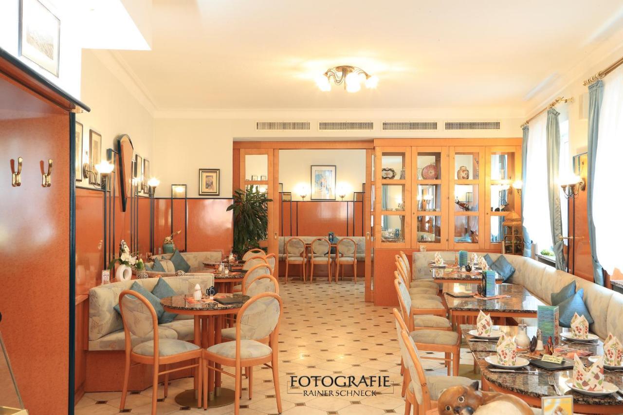 Cafe Am Donautor Hotel Kelheim Exterior foto
